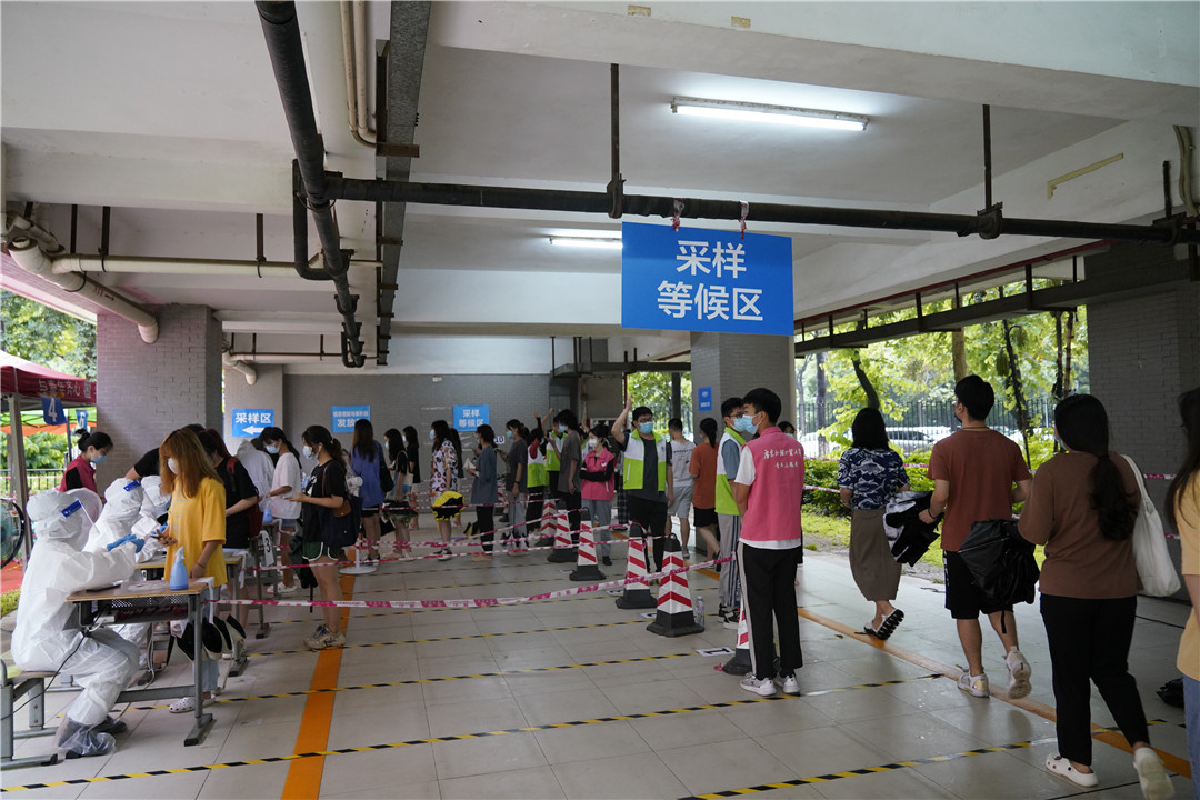三天两次全员核酸检测学子暖心贺卡献给医护工作者