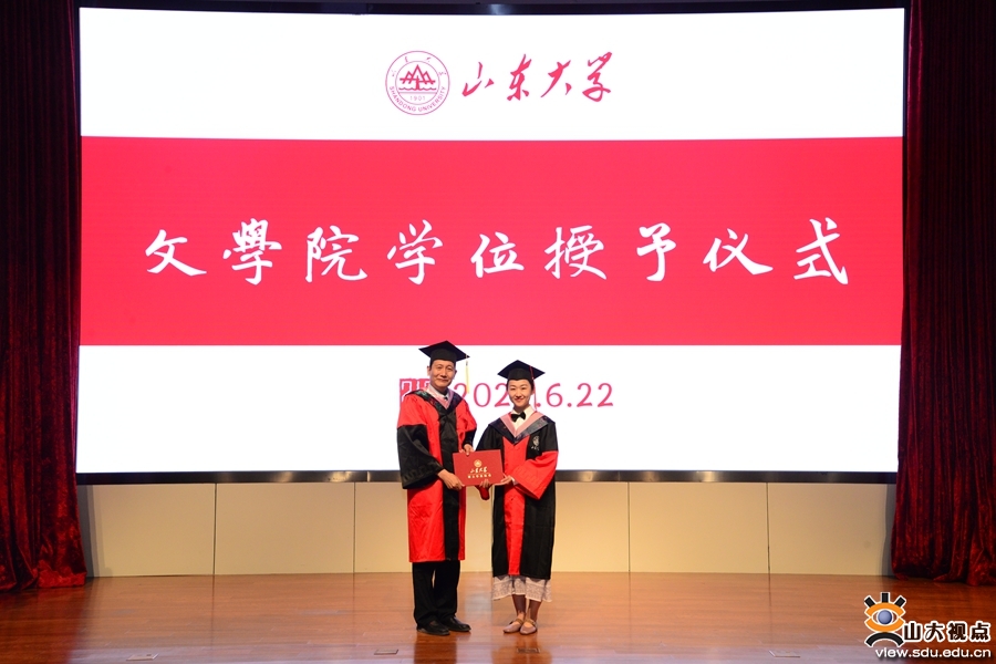 ［文学］举行2021届毕业典礼暨学位授予仪式