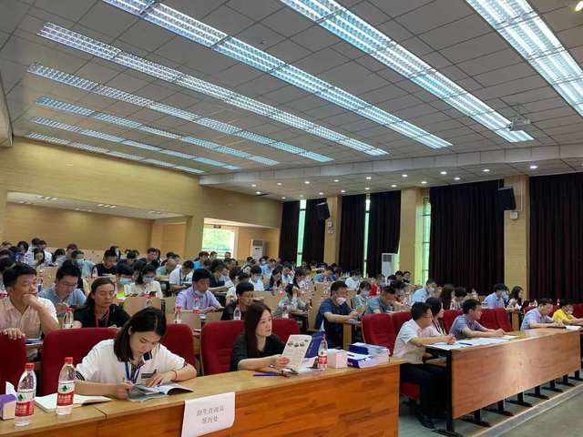 学校召开2021年本科招生咨询动员会