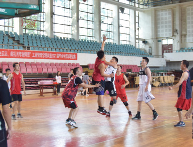 工商管理学院举办欢送2021届毕业生师生篮球联谊赛