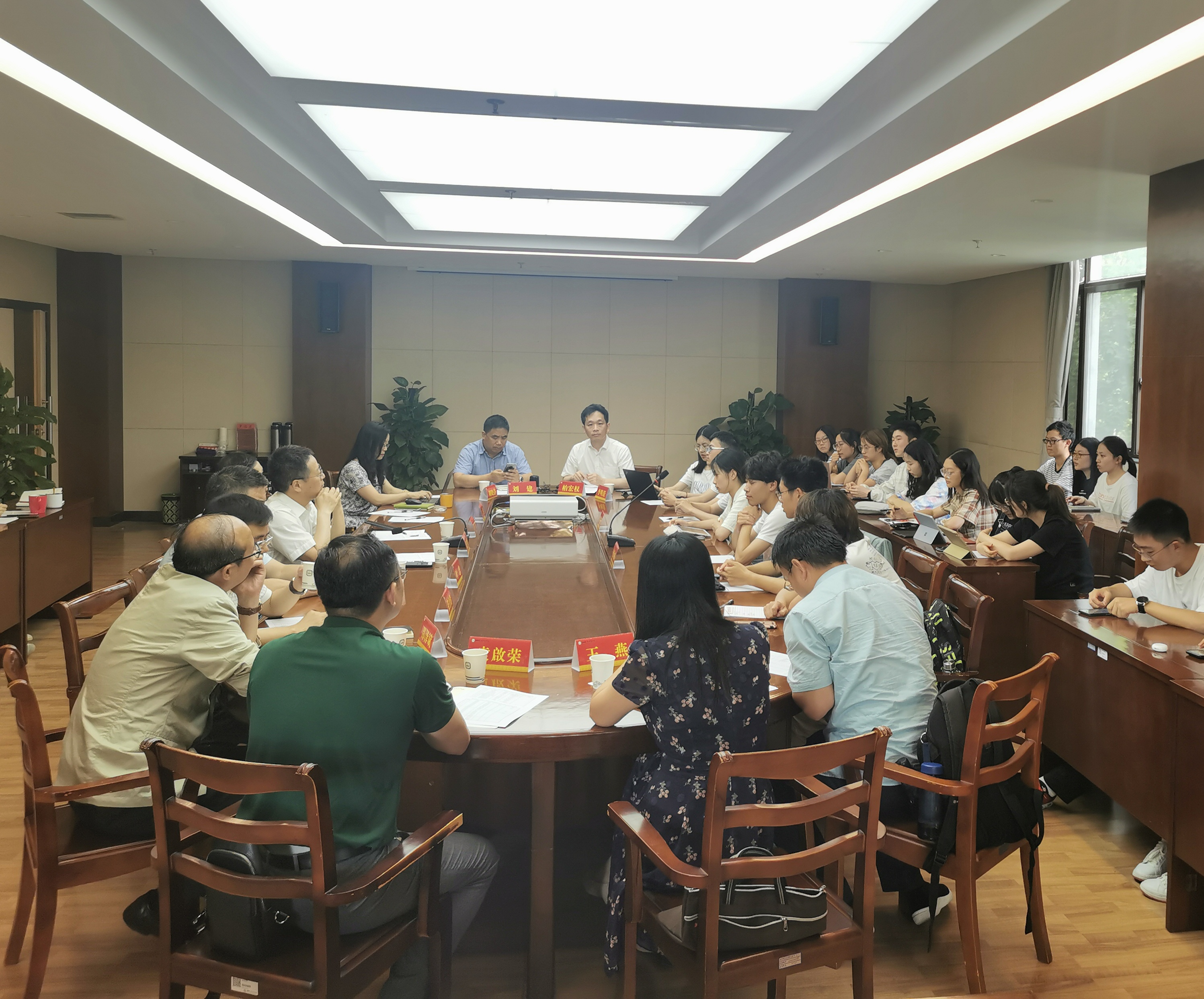 我校召开复合型硕士层次中学教师培养实验班学生座谈会