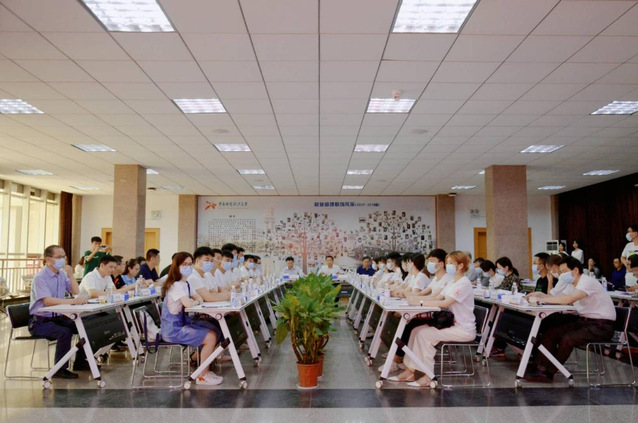 学校召开2021届毕业生座谈会