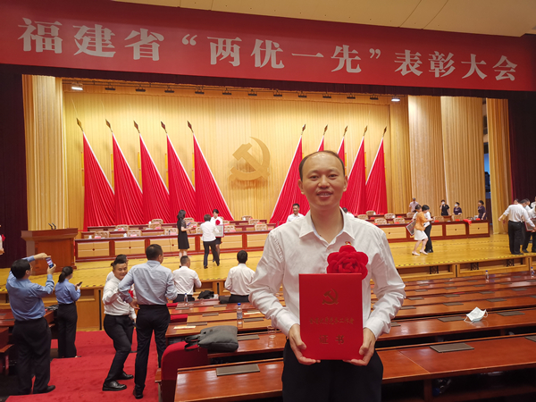 【榜样在身边】全省优秀党务工作者李海锋和他领衔的土木工程系教工党支部：争当党建工作“领头雁”勇
