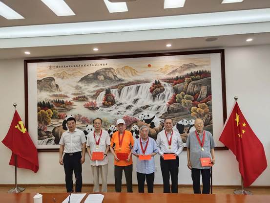 我校退休教师郭万柱在教育厅“七一”慰问座谈会上发言