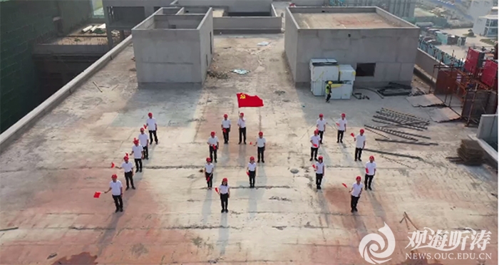 党旗在西海岸校区高高飘扬