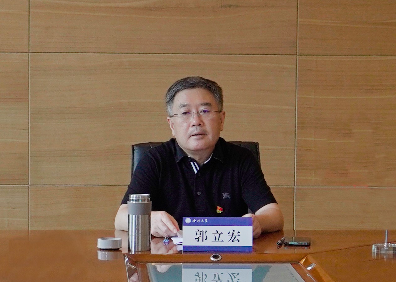 郭立宏为国际部（院）党支部讲党课