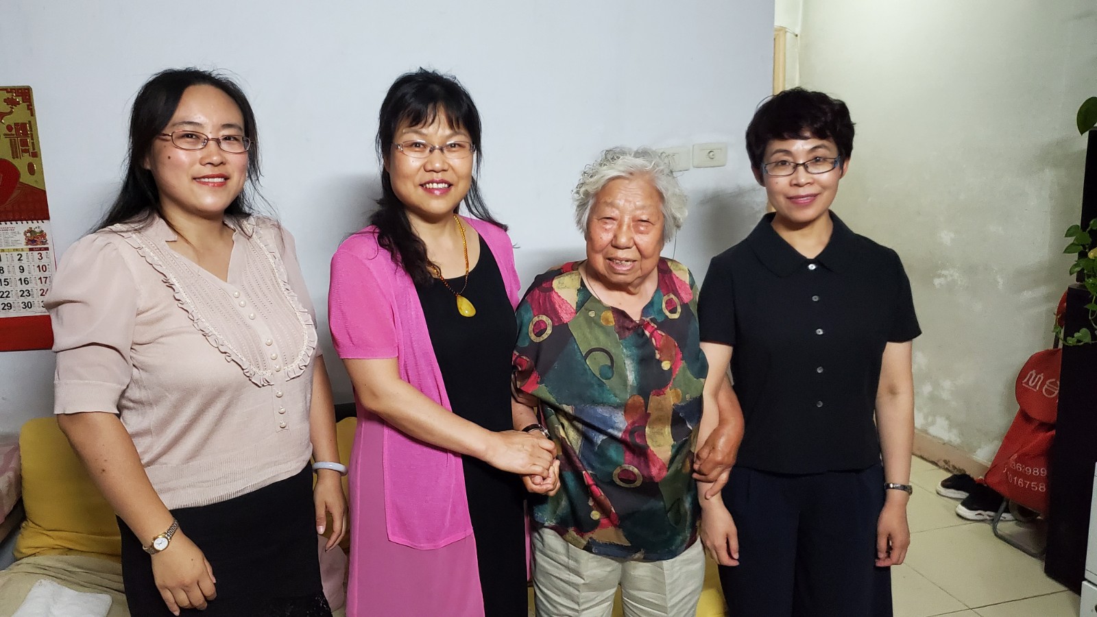 小幼医党委七一前开展党员慰问活动