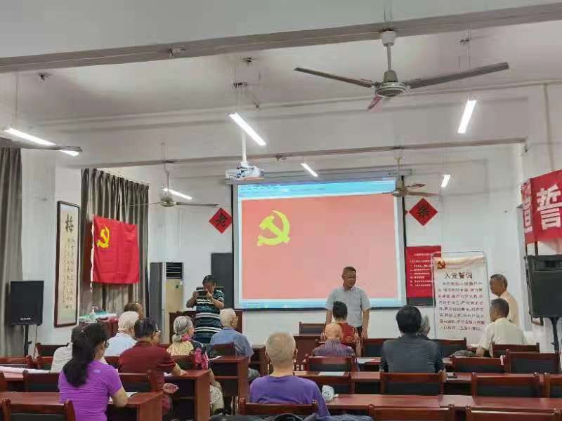 【新闻特写】93岁离休干部：中国共产党我心归处