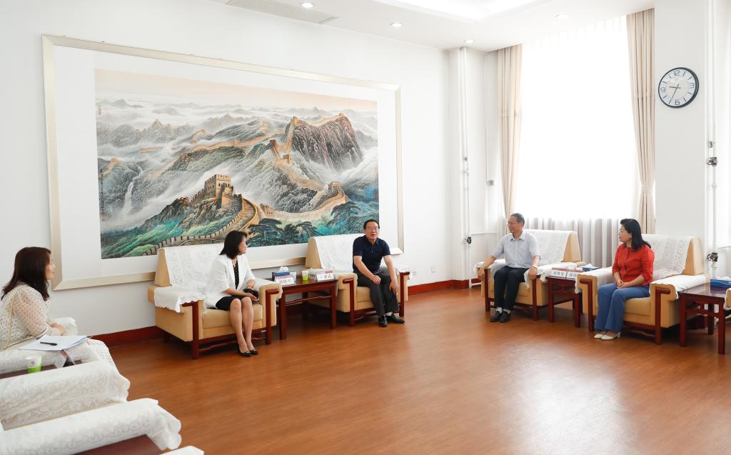 省委宣传部理论处刘晓哲处长一行来我校调研督导重点智库建设