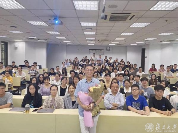 【“最后一课”不落幕】郭建：学校是大树，老师是提供养分的树叶，学生是树上的靓丽果实