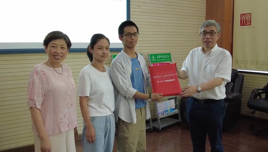 同济大学首份本科生录取通知书已送达