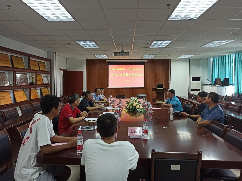 布拖县林业和草原局专程看望定向培养学生