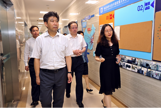 江苏省人大常委会副主任曲福田一行来我校调研