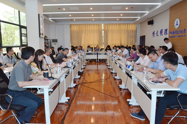 学校召开年度餐饮服务考评会暨“提升师生就餐体验服务质量”师生座谈会