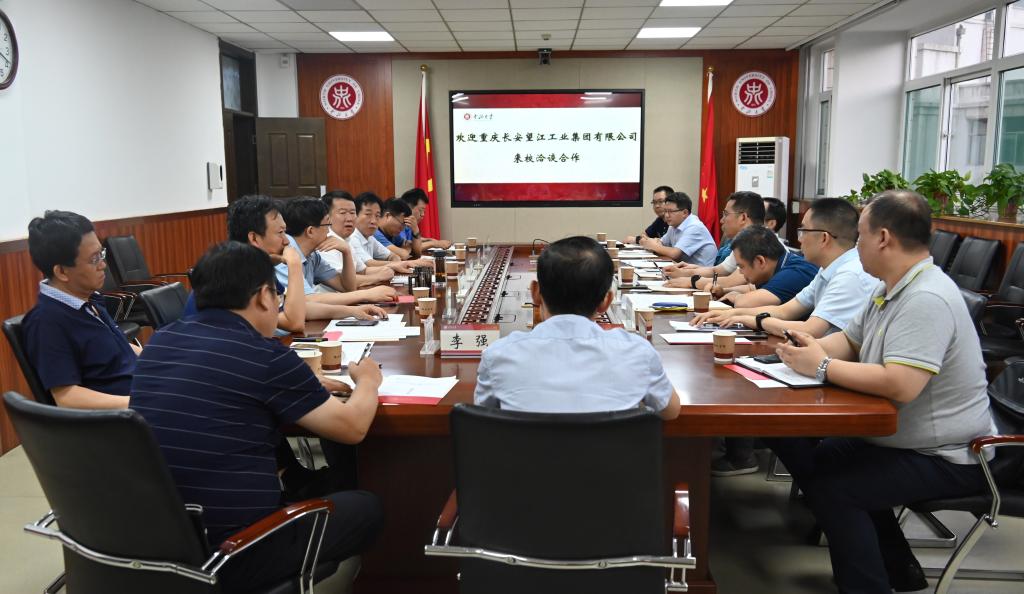 中国兵器装备集团总工程师、重庆长安望江工业集团董事长张健一行来校调研交流