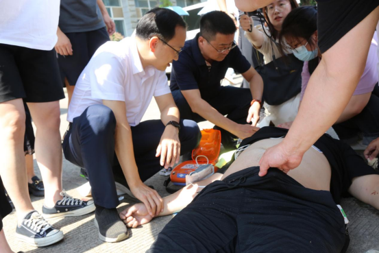 【中南微故事】湘雅医学院里的“随机”救助现场
