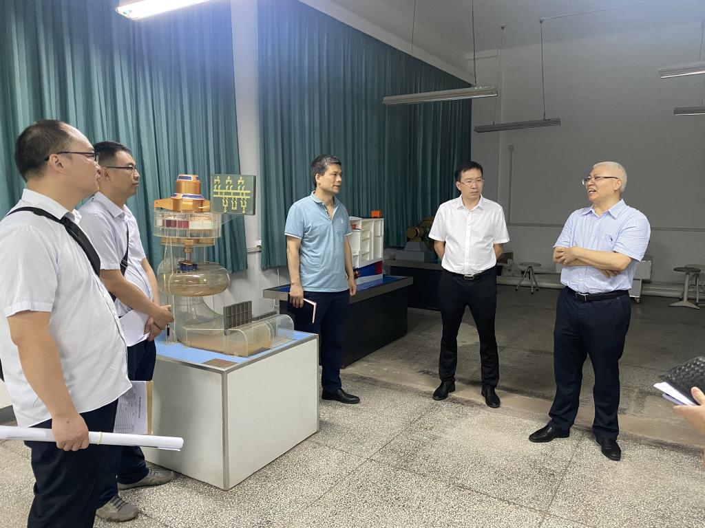 校长吴德调研雅安校区实验与办公用房使用情况