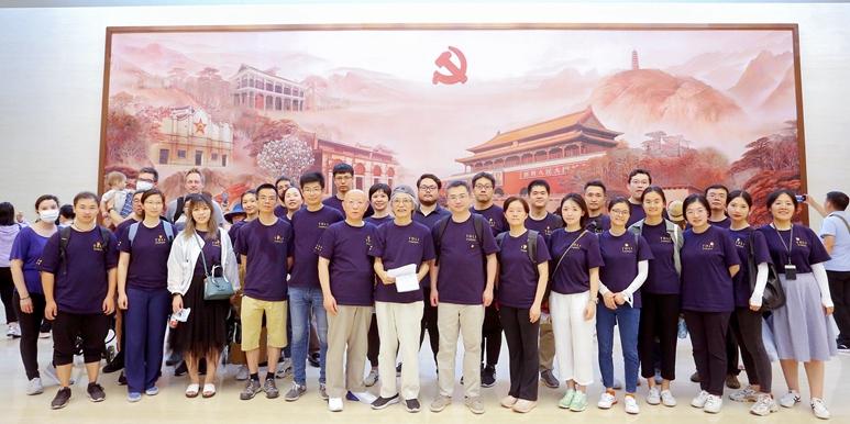 [党史学习教育]李政道研究所开展“行走的党课”