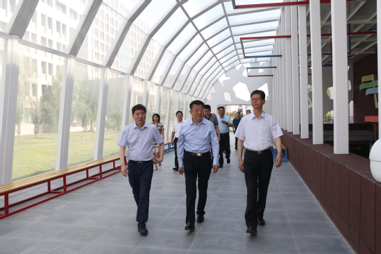 定西市委书记唐晓明一行来西北师范大学参观交流