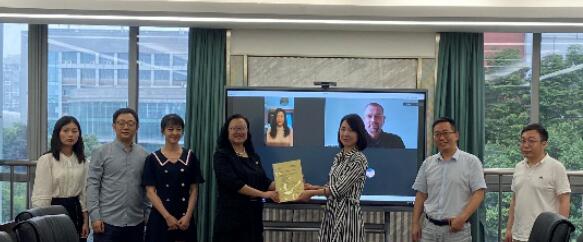 艺术传媒学院与德国柏林媒体设计学院签署合作协议