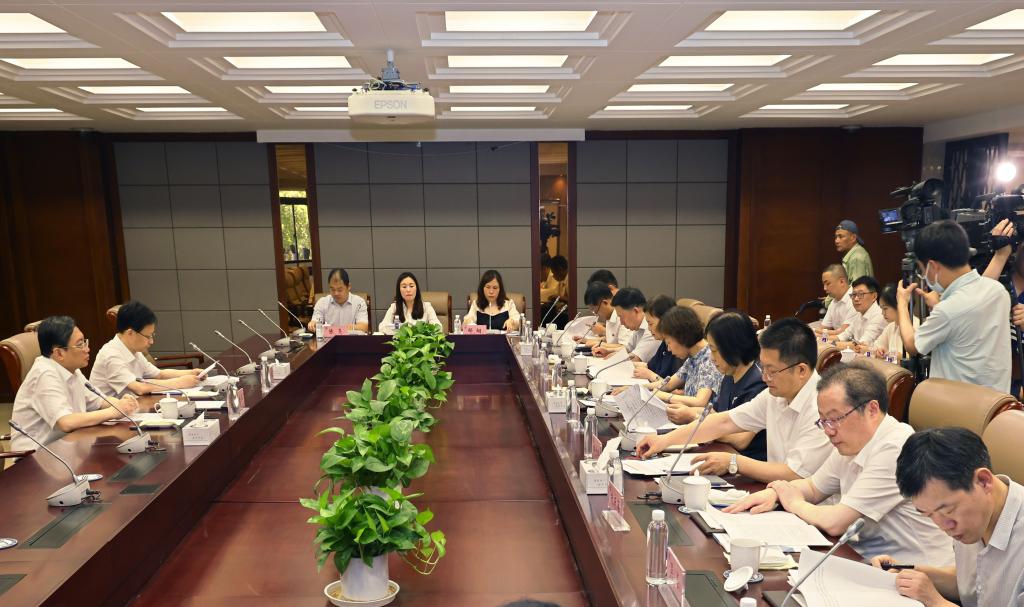 江苏省委副书记张敬华一行来校调研