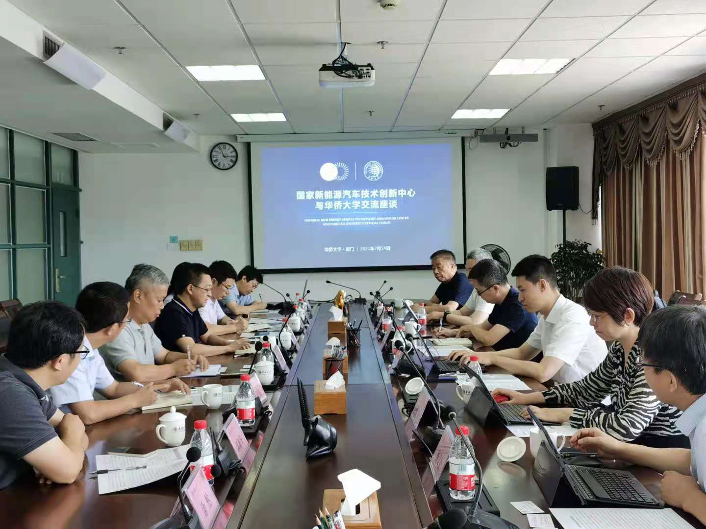 国家新能源汽车技术创新中心来校交流访问