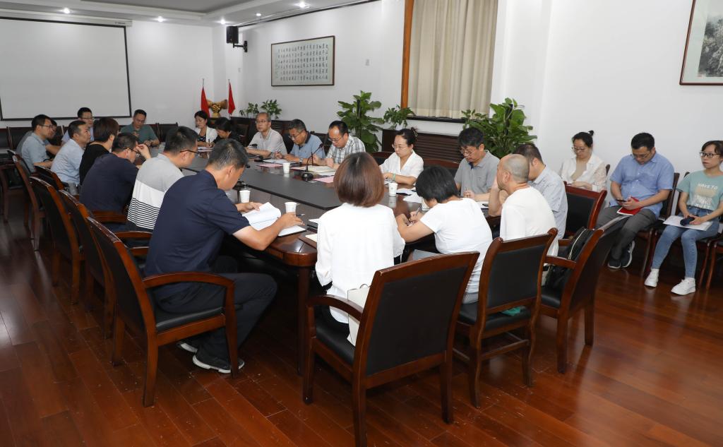 学校召开2021年度科研工作中期推动会