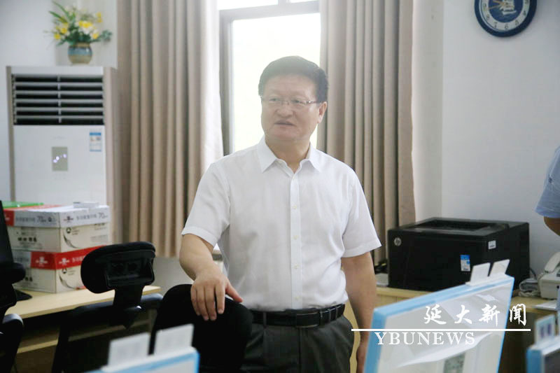 校纪委书记高吉俊到教务处视察高考远程录取工作