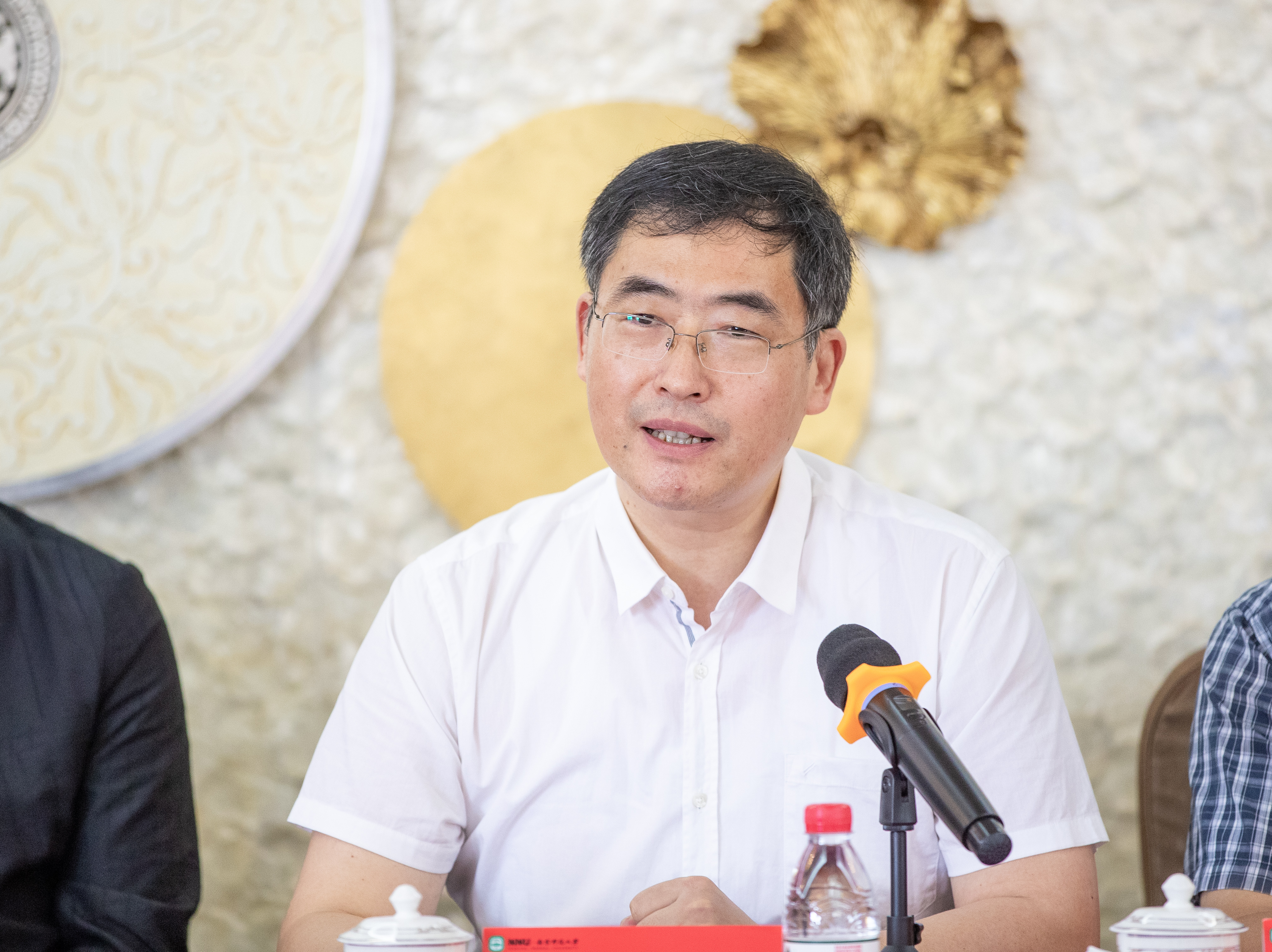 “伦理学前沿问题”高端论坛在我校举行