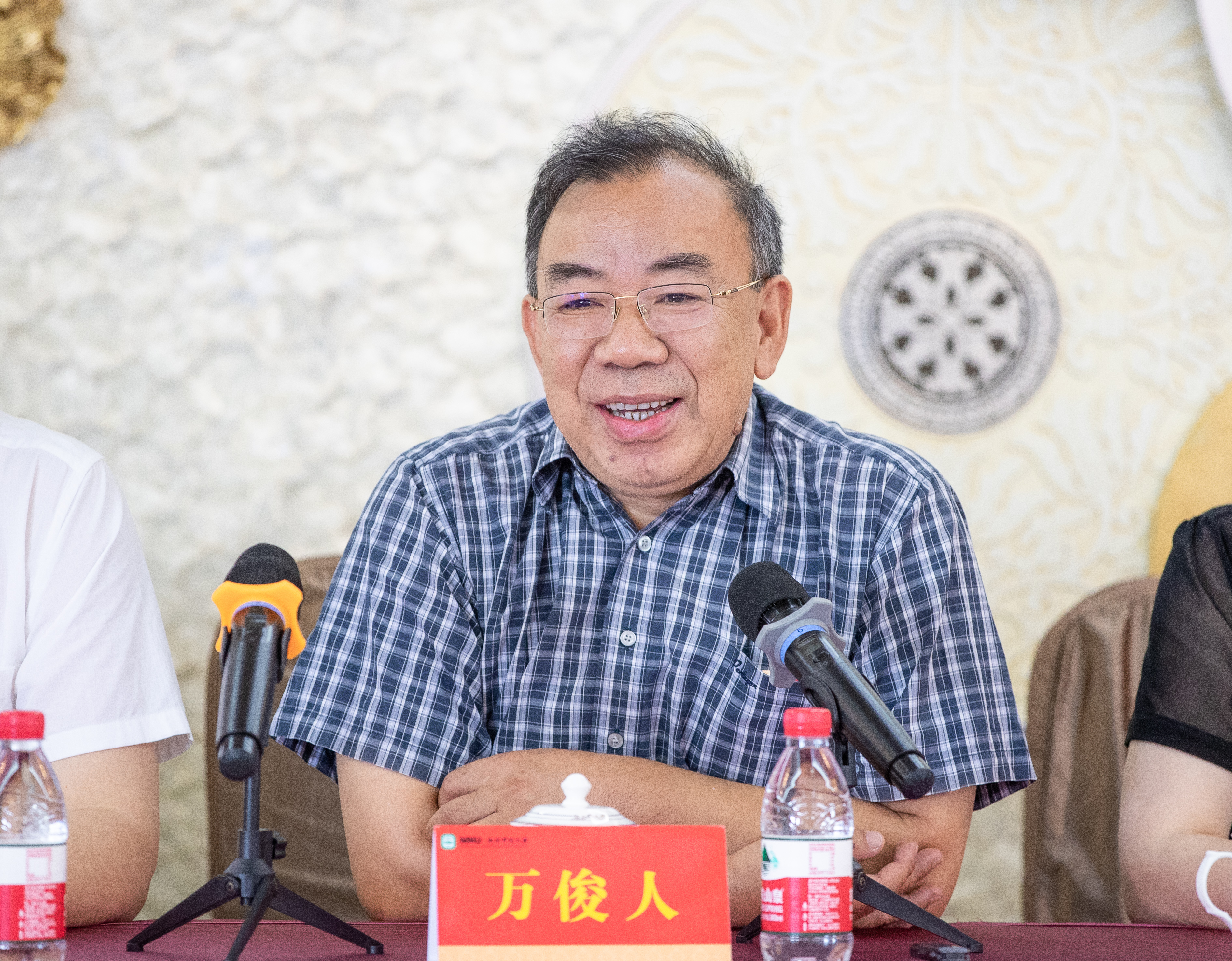 “伦理学前沿问题”高端论坛在我校举行