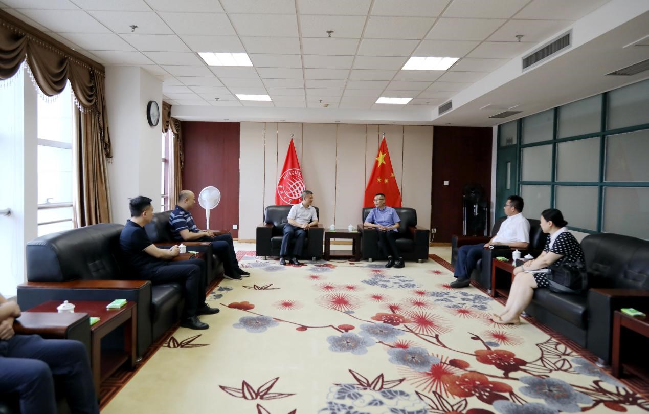 校长吴剑平会见四川省侨办领导