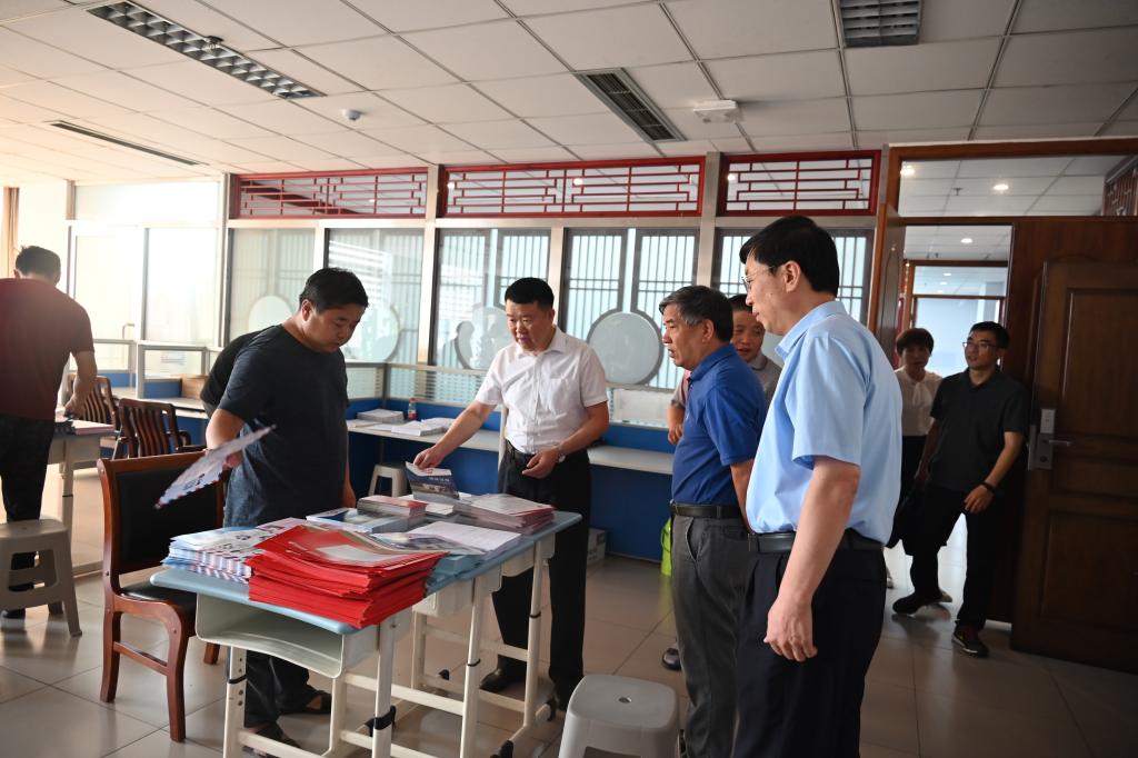 校党委书记沈兴全亲临招生录取现场指导工作并慰问一线工作人员