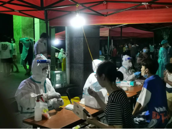 厦大附属翔安医院增派28名医护人员全力支援厦门市核酸检测工作