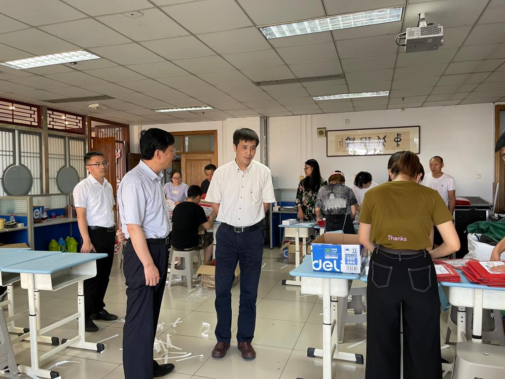 校长熊继军到招生录取现场慰问与调研