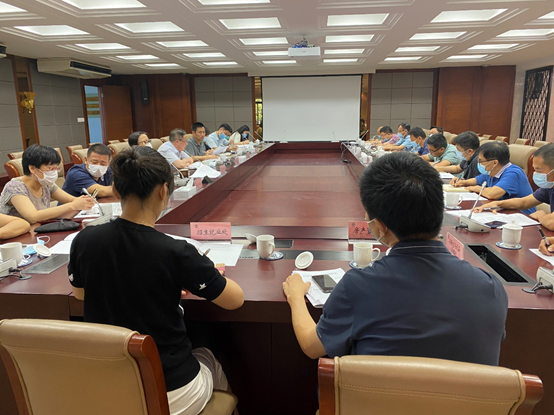 校应急管理工作领导小组召开疫情防控工作部署会议