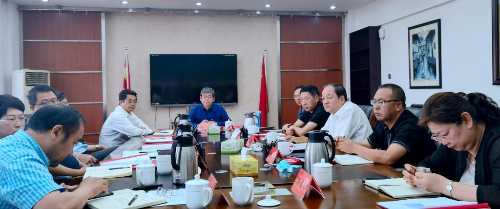 校党委书记阿拉坦仓主持召开党委会专题研究部署学校秋季开学前后疫情防控工作