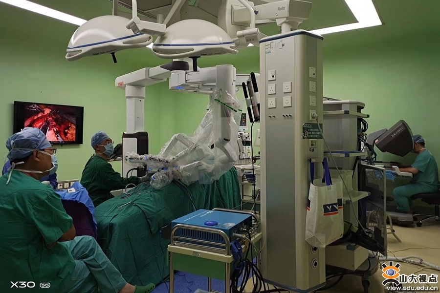 ［综合事务］山大二院肝胆外科团队完成一例达芬奇机器人胰体尾肿瘤根治术