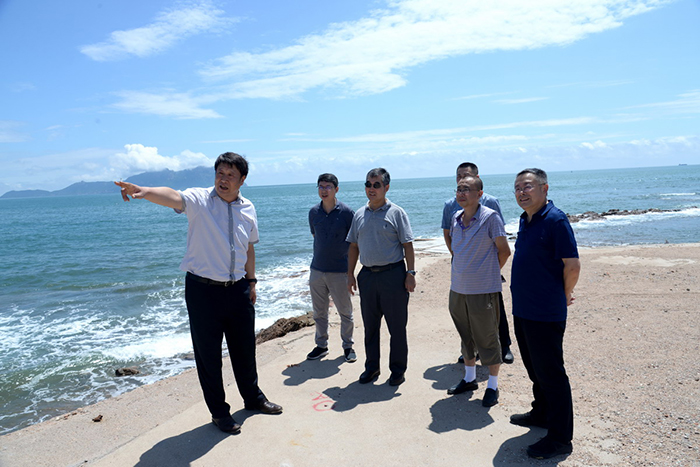 包振民院士一行到西海岸校区考察种业中心选址