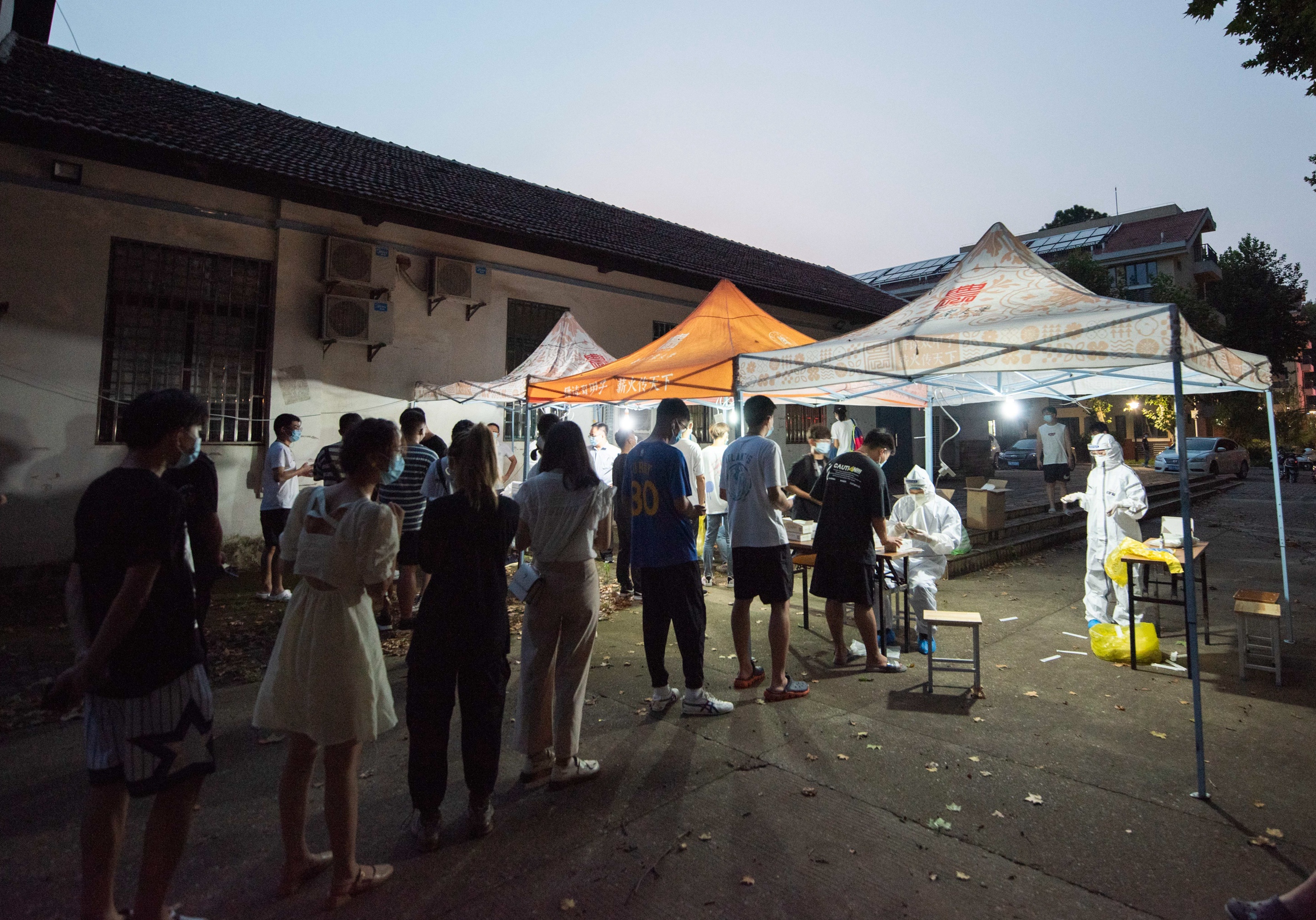 我校快速完成全员核酸检测采样