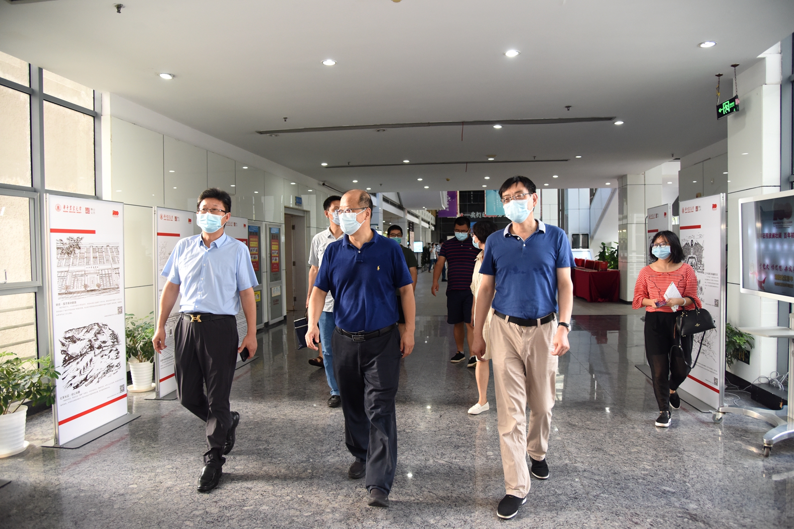 李召虎检查疫情防控及开学准备工作