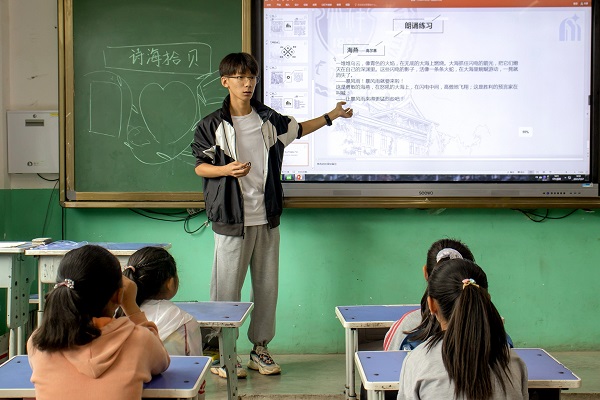 天大师生在革命老区播撒“红色种子”