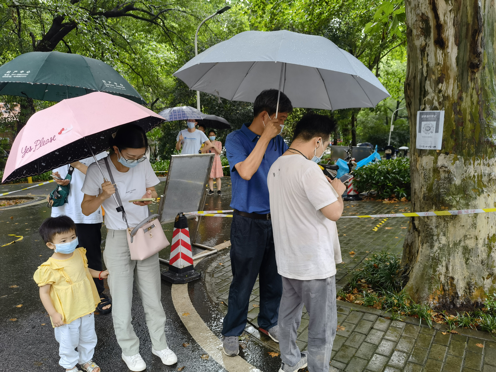 奋战12小时：学校开展第二轮全员核酸检测