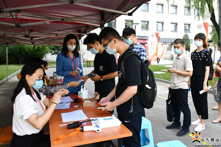 ［综合事务］一校三地举办新聘教职工集中报到