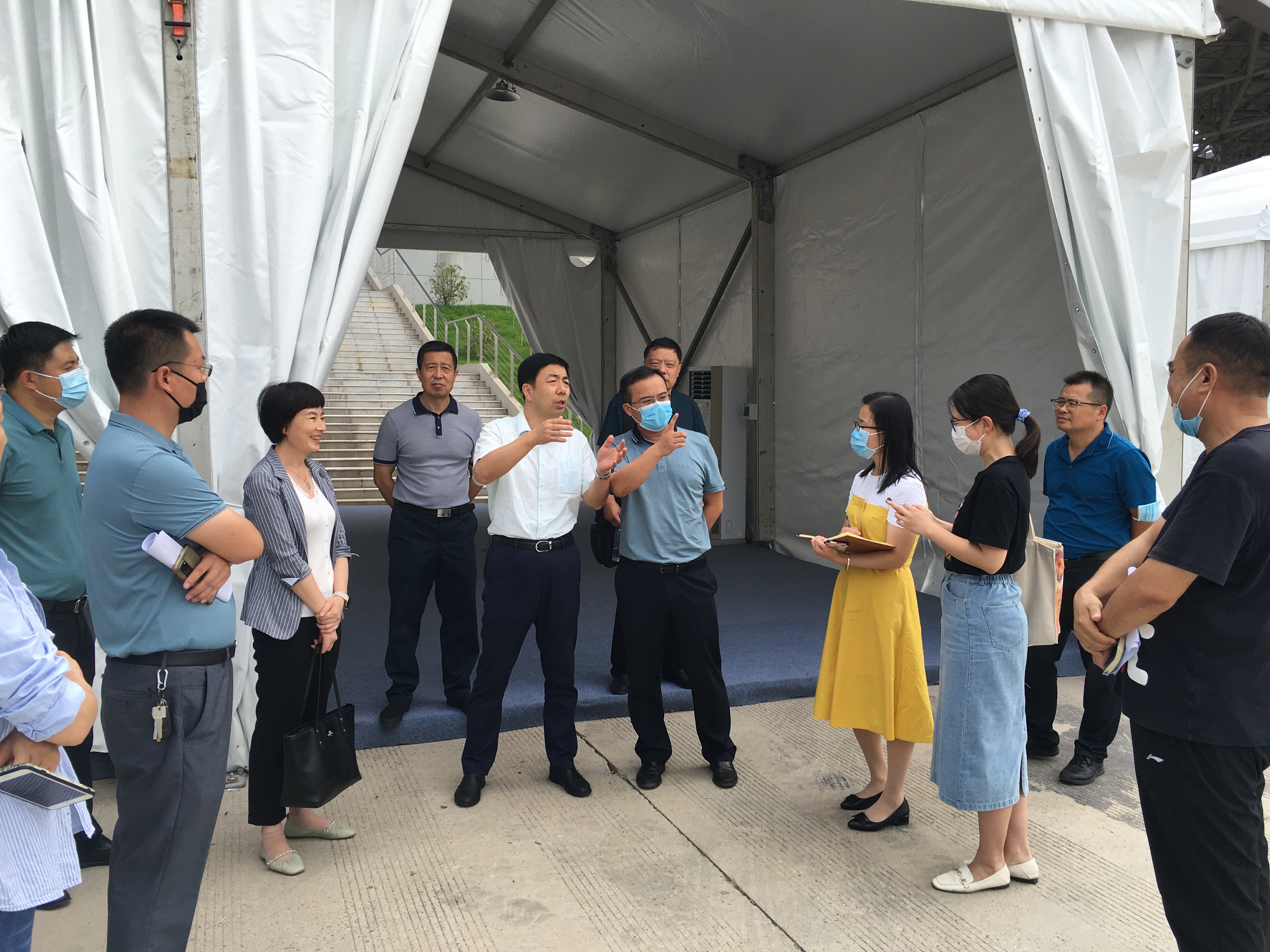 十四运会组委会领导来校督查场馆临时设施建设情况