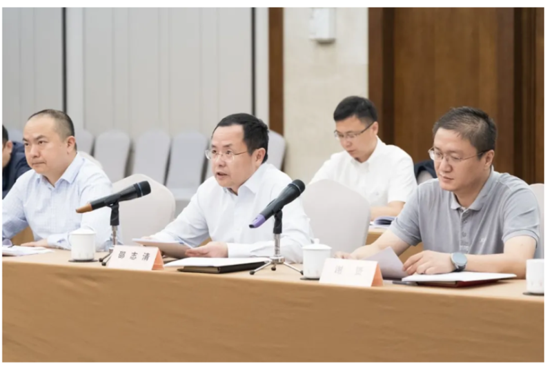 上海交大智慧法院研究院杨力教授受邀参加上海市政府常务会议并参与审议本市数据条例审查报告
