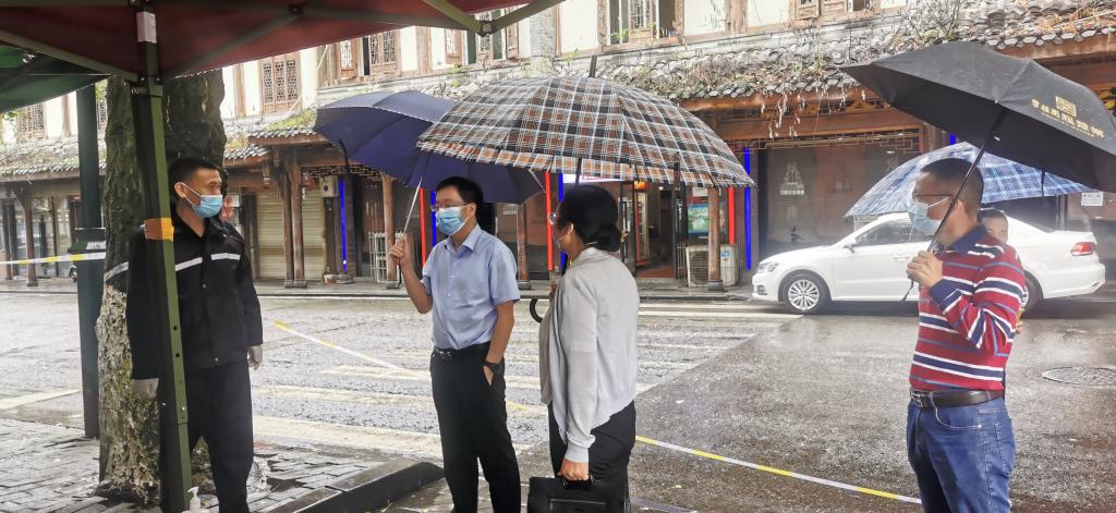 副校长朱占元检查都江堰校区开学准备工作