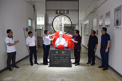 土木建筑学院2001届校友为学校捐建校友长廊和鲁班堂