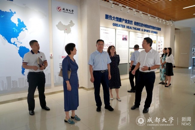 开学第一天学校开展新学年教学工作检查