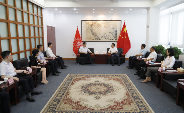 校党委书记徐西鹏会见中国银行福建省分行党委书记、行长黄新斌