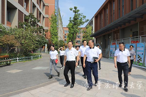 校领导带队检查指导附属学校开学工作